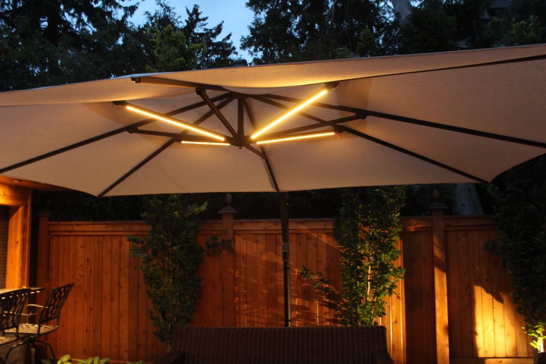 Lighted patio umbrella